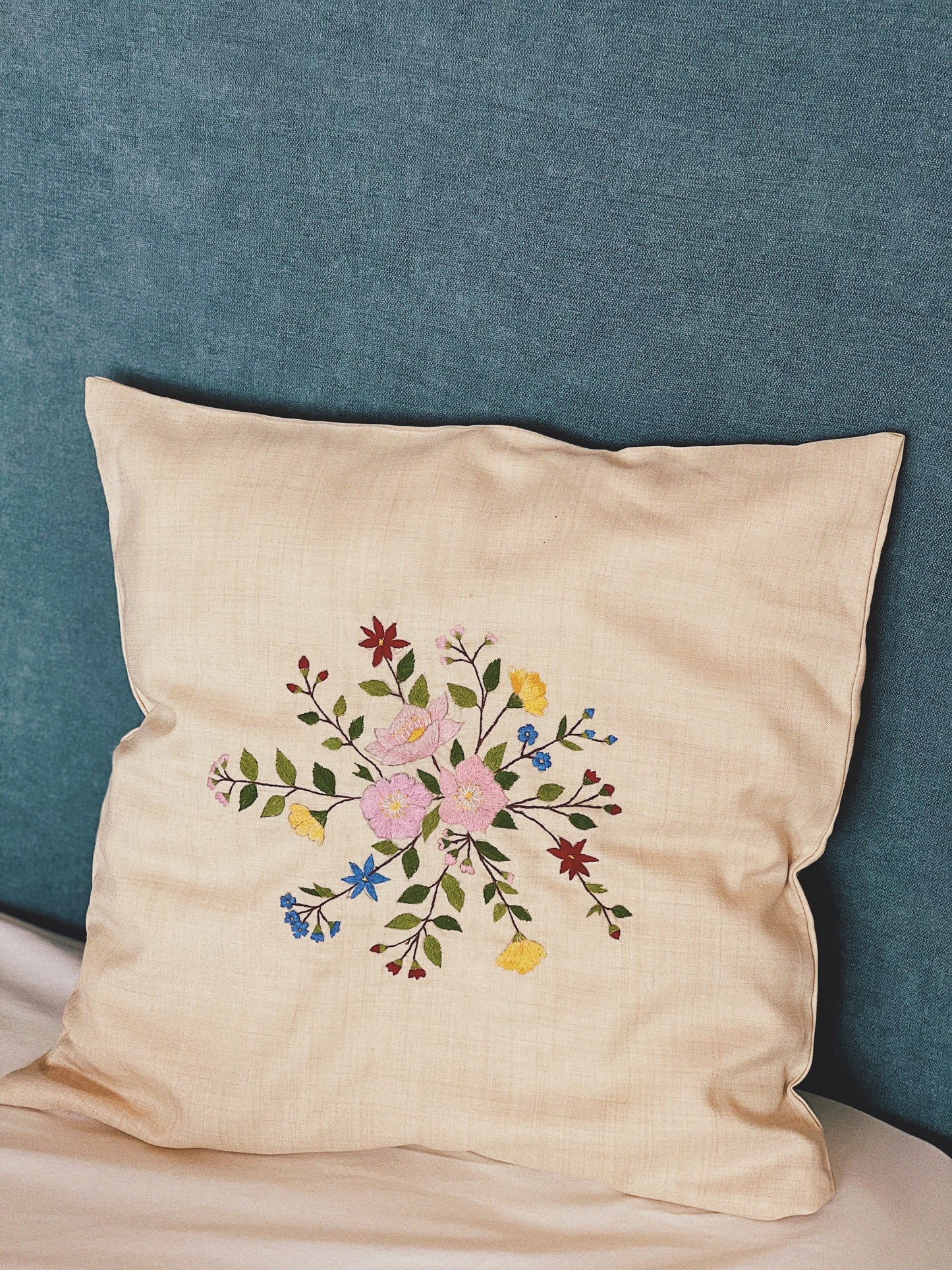 Coussin carré brodé 45 x 45 cm