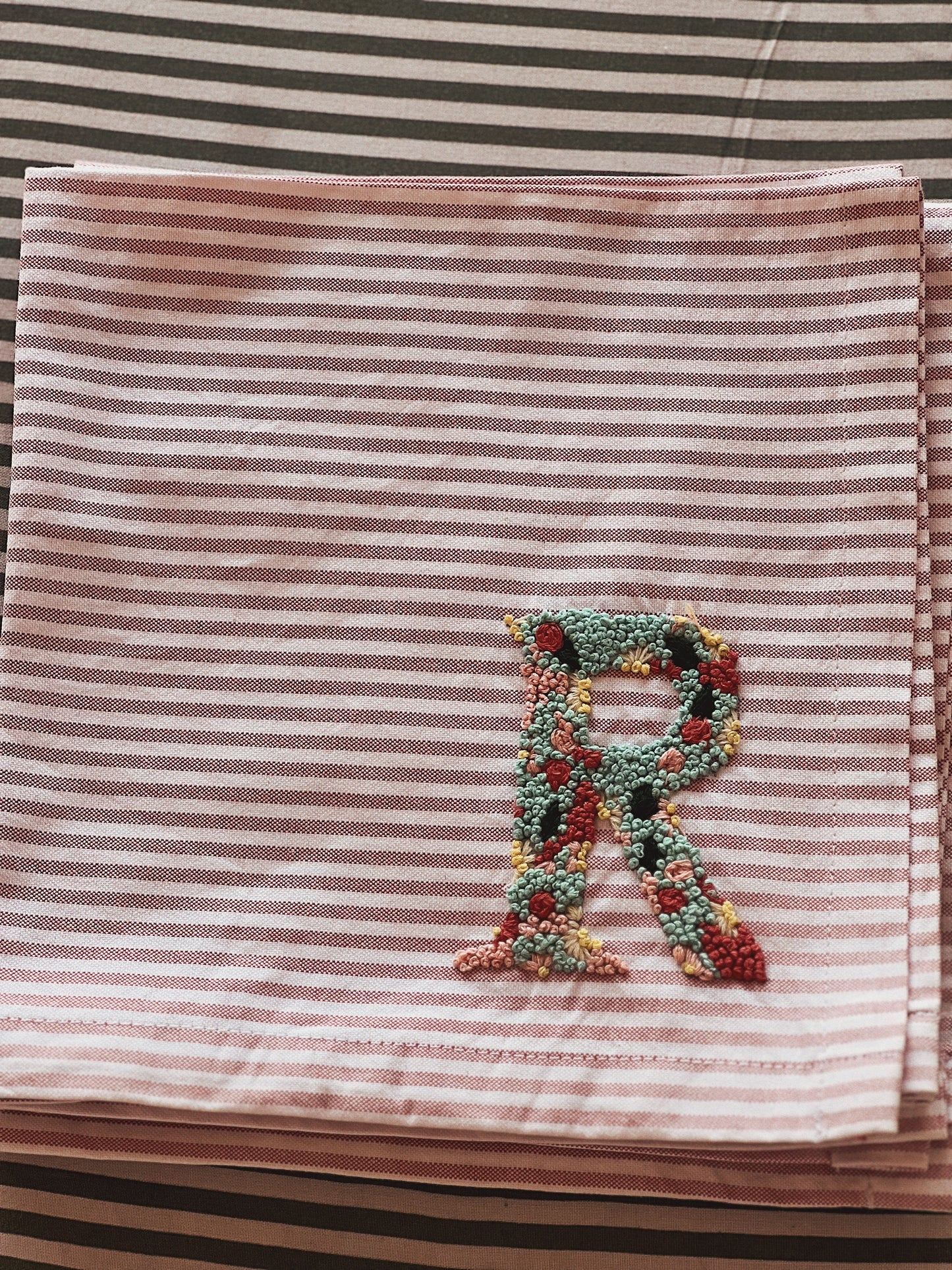 Serviette de table lettre à personnaliser