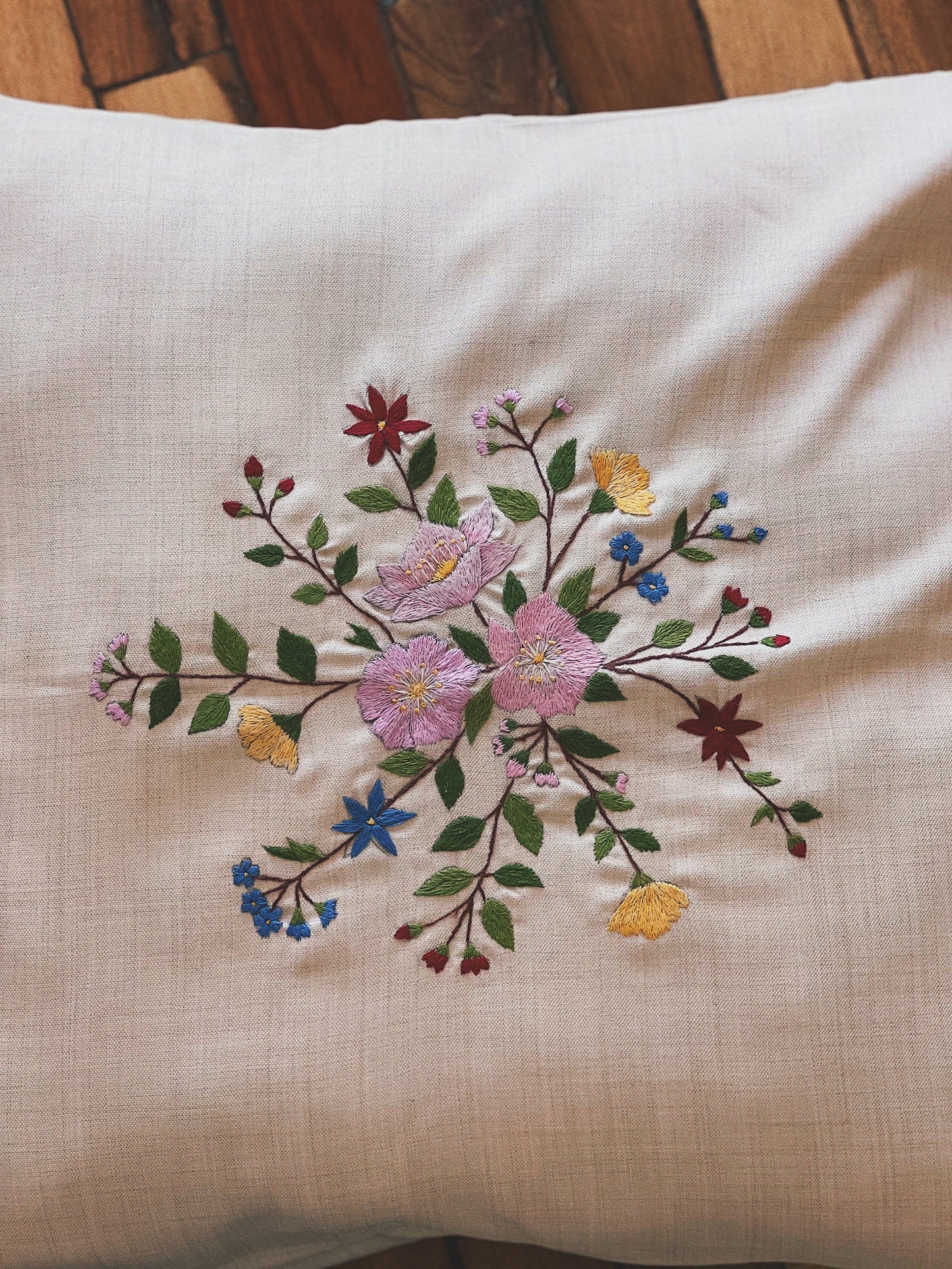 Coussin carré brodé 45 x 45 cm