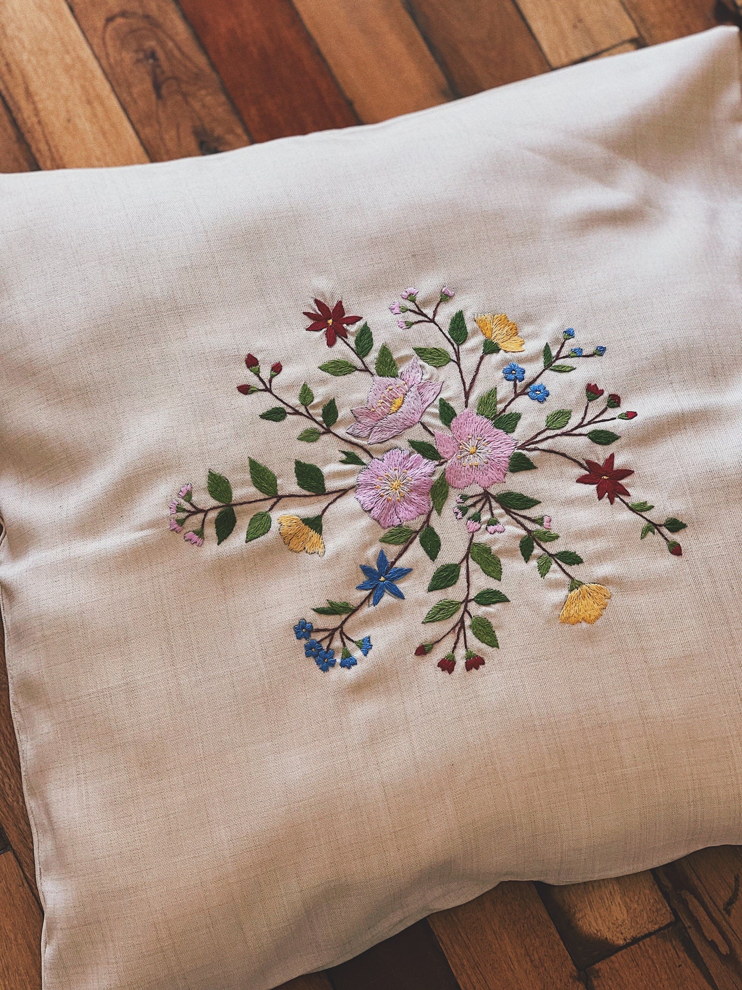 Coussin carré brodé 45 x 45 cm